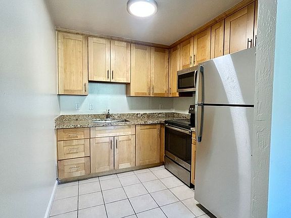 5th image of 1587 Oxford St #7