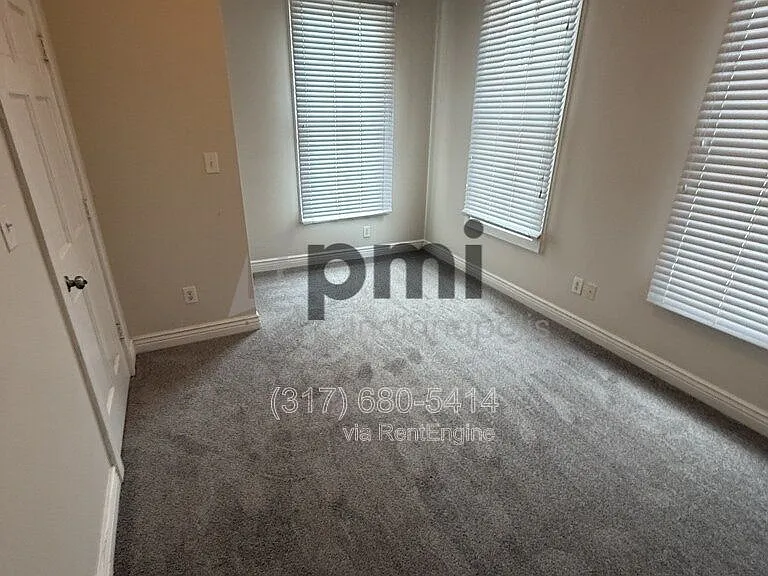233 N East St — Photo 31
