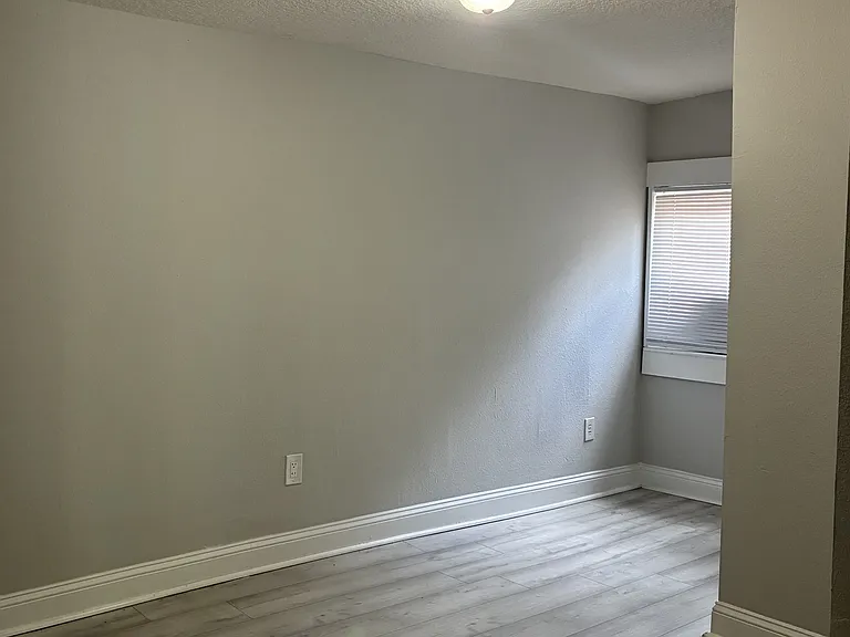 2344 Johnson Ave — Photo 8