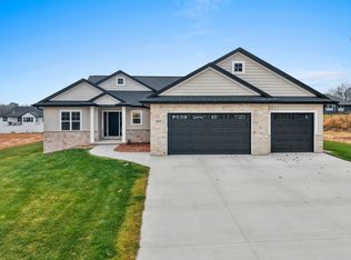 2652 Chambers Xing, Green Bay, WI 54313
