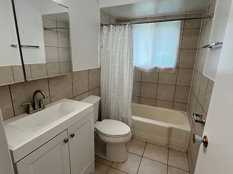 150 E Lake St #12B — Photo 8