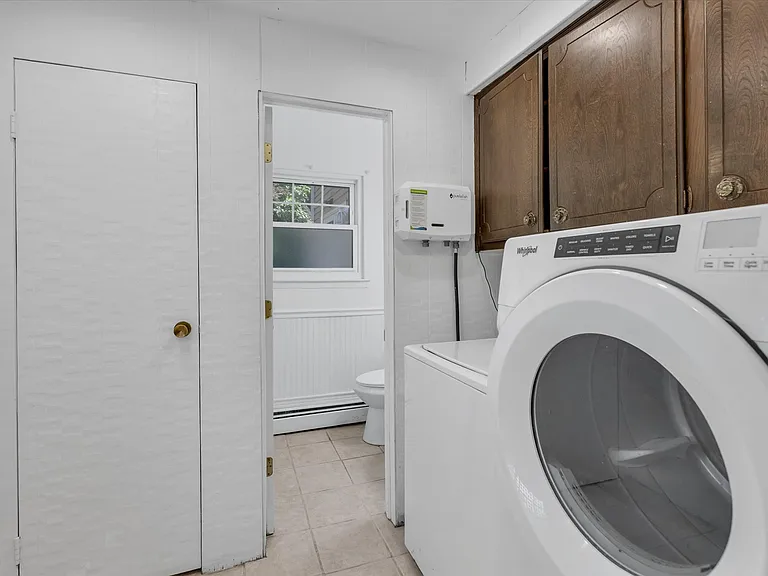 217 Bellerose Ave — Photo 11