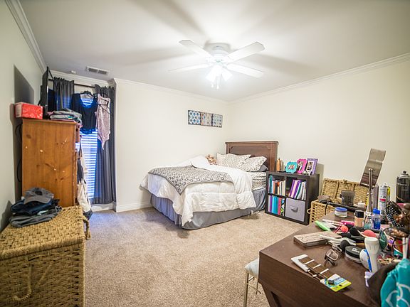 4th image of 4000 Oak St APT 3