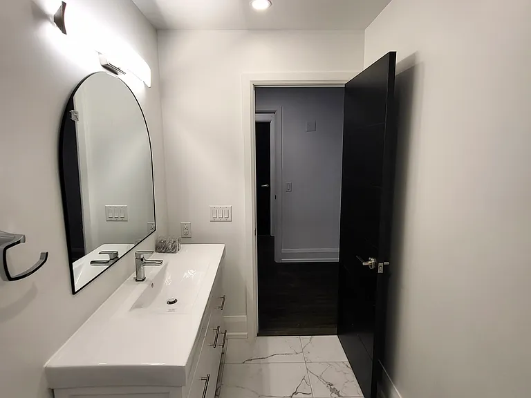 55 Charles St W — Photo 55