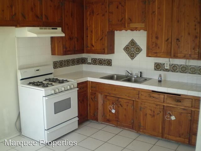 2nd image of 1460 Holly Ave