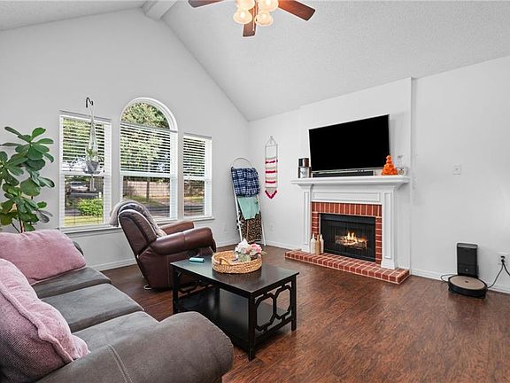 4th image of 2890 Barlett Dr