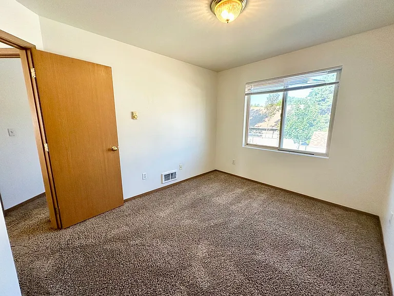 2103 N Yellowstone St — Photo 47