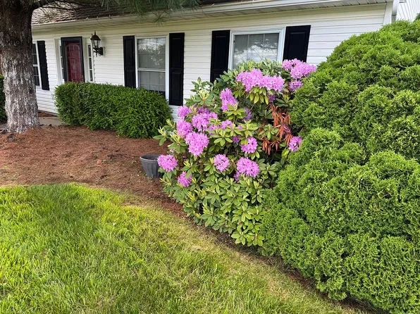 450 Saint Johns St, Mount Pleasant Mills, PA 17853