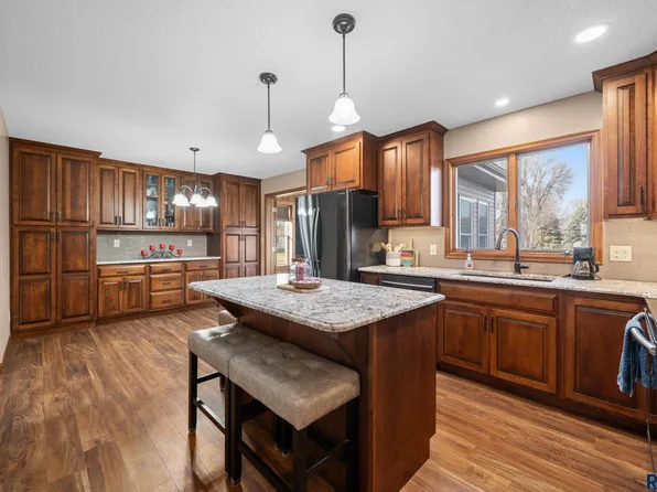 904 E 11th St, Dell Rapids, SD 57022