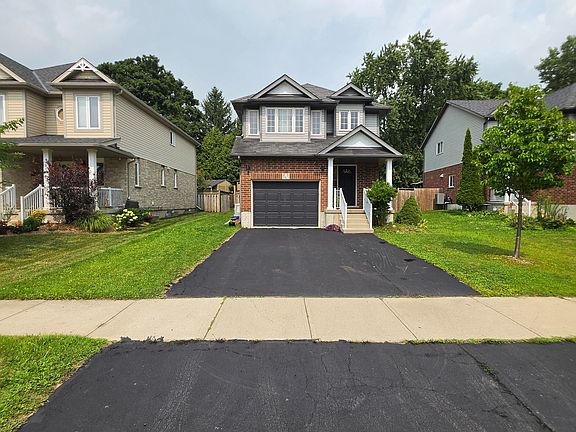3rd image of 745 Reid Cres