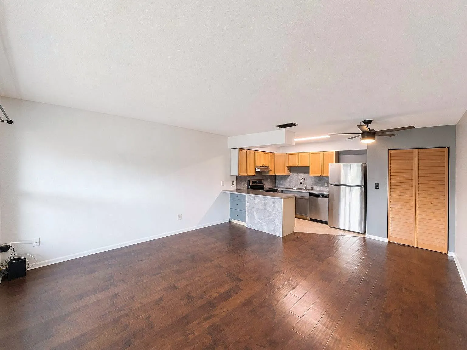 2 bed, 1.5 bath, 896 sqft, $1,500 — Photo 3