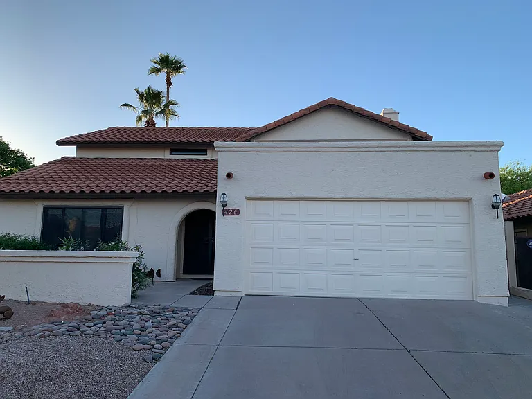 426 E Susan Ln — Photo 5