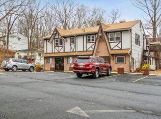 393 Maxim Dr, Andover, NJ 07821