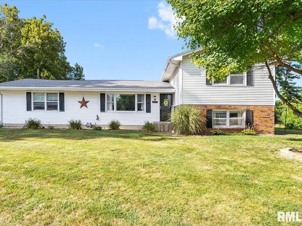 602 E Elm St, New Berlin, IL 62670