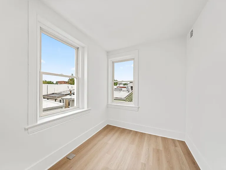 411 2nd St SE — Photo 40