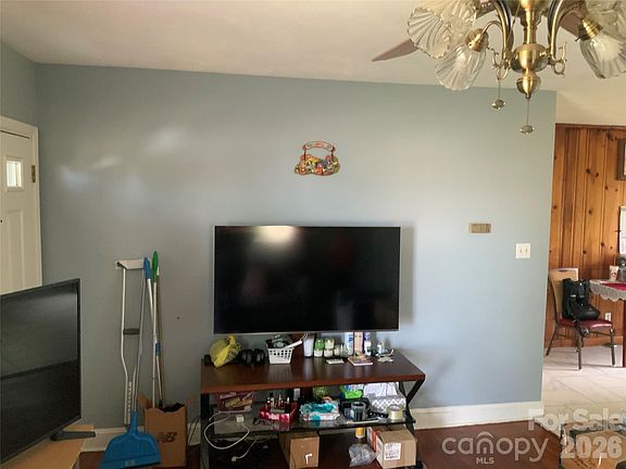 3rd image of 37 Hartshorn Dr