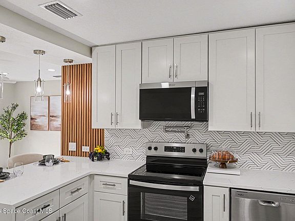 5th image of 352 Vesta Cir