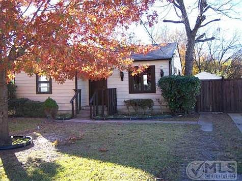 1st image of 806 Oak Dr