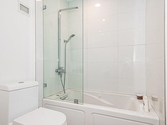 4th image of 2301 Collins Ave APT 1636