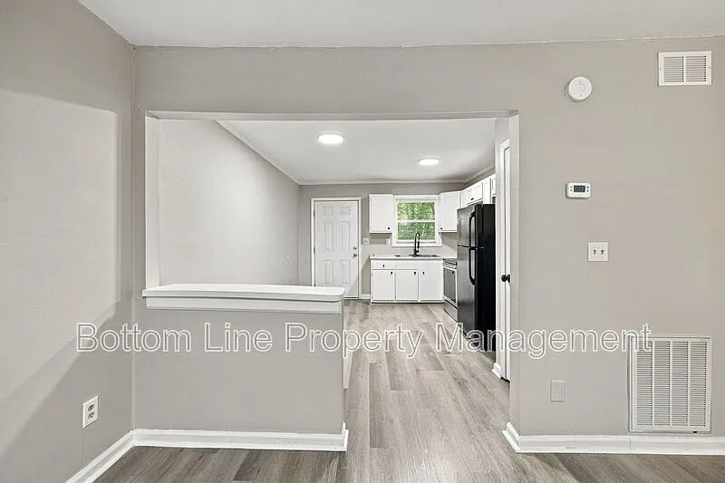 2 bed, 1.0 bath, 800 sqft, $1,145 — Photo 3
