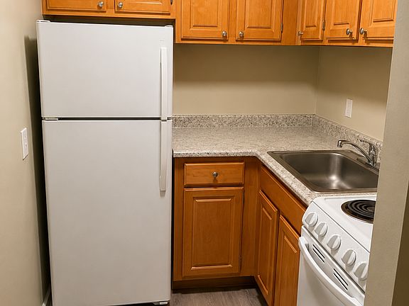4th image of 14 Pearl St APT 2
