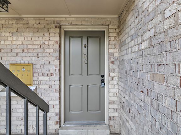 3rd image of 100 La Rue Pl NW