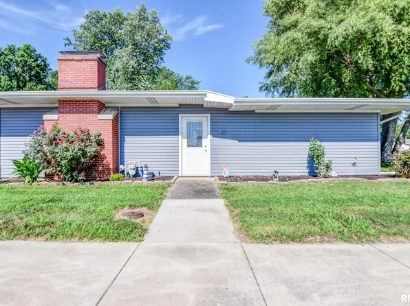 611 N Webster St, Taylorville, IL 62568