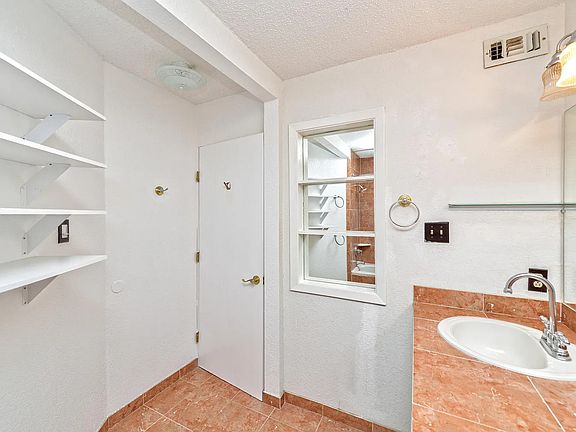 4th image of 12895 Park Dr