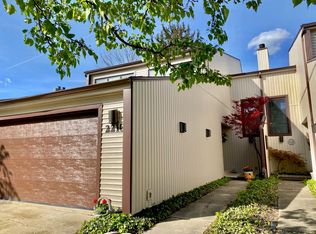 2218 Briar Hill Dr #A, Champaign, IL