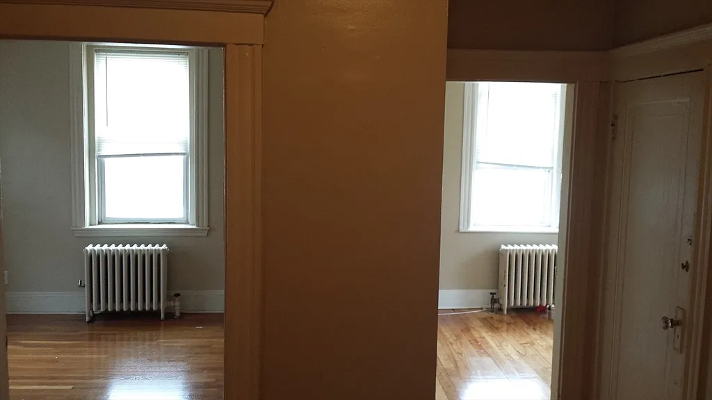 1 bed, 1.0 bath, 625 sqft, $1,900 — Photo 2