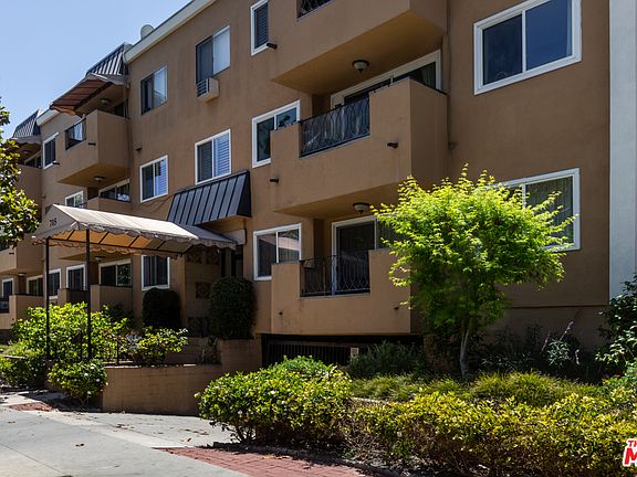3rd image of 705 Westmount Dr APT 303