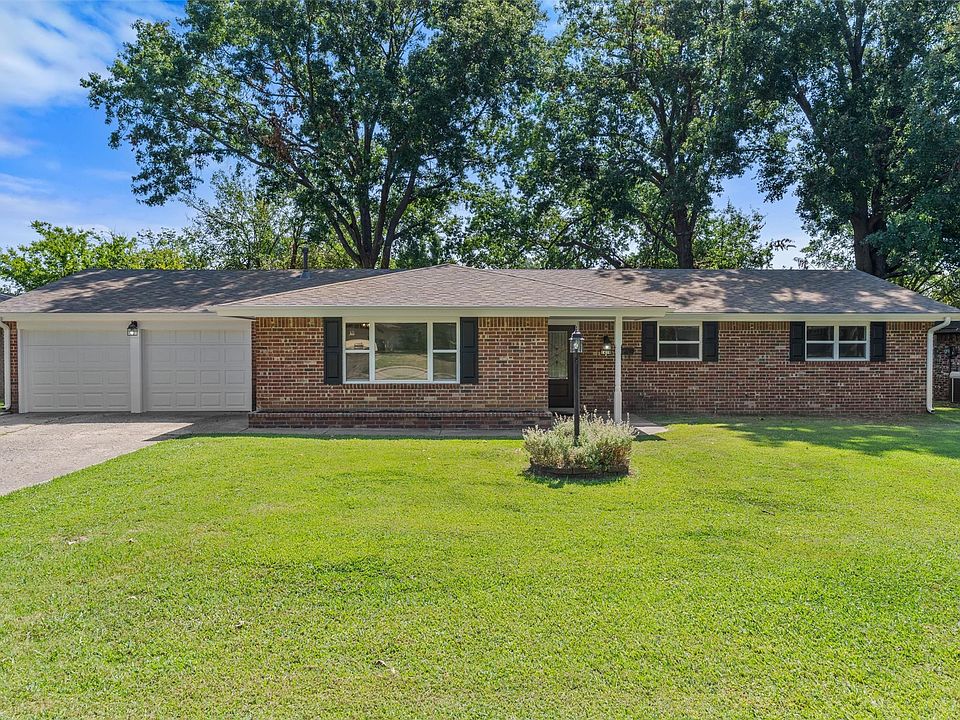1st image of 1418 Harris Dr