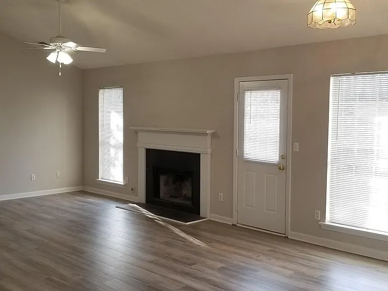 719 Fernstone Trl — Photo 4