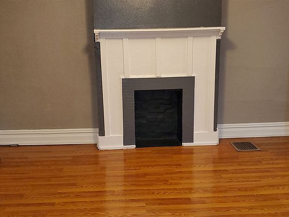 7303 Hermitage Living Room 2