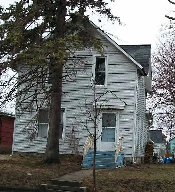 418 N Main St photo 1