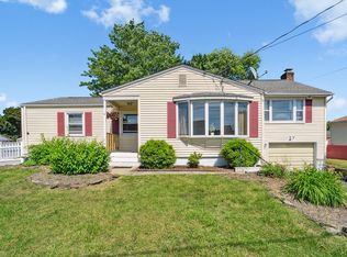 27 Woodcrest Ct, Chicopee, MA 01020