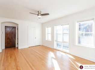 921 Lake St #9215-2N-B3, Oak Park, IL 60301