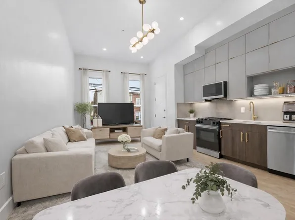 20 Storms Avenue image 1 of 19