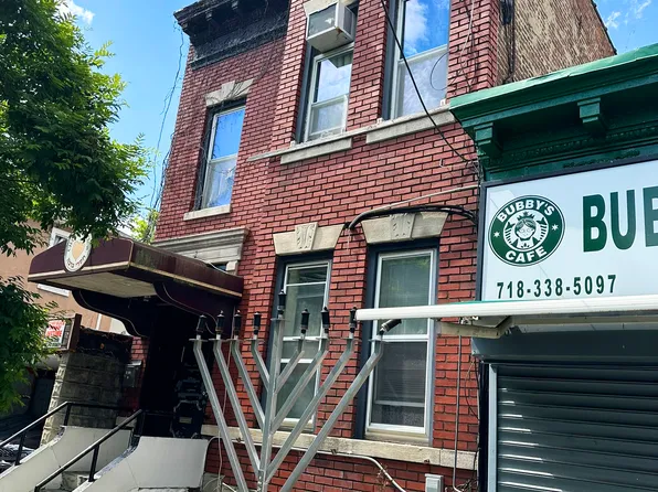 1013 Avenue M image 1 of 17