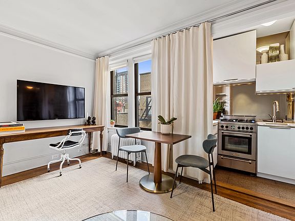 3rd image of 319 W 18th St APT 6D
