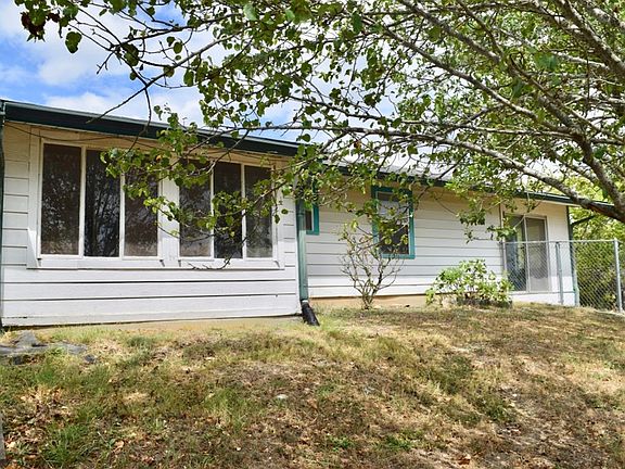 3rd image of 129 Michon Dr S