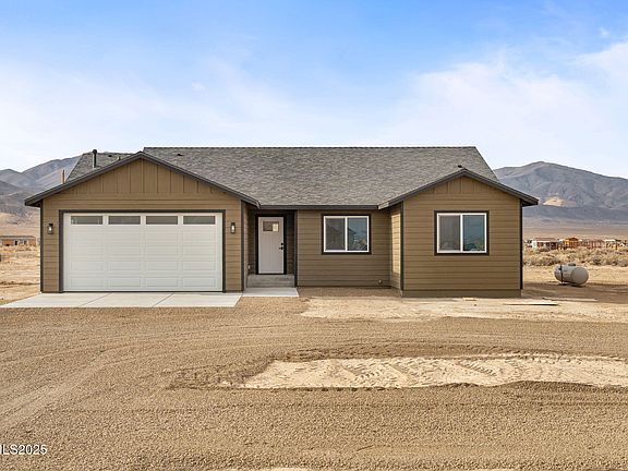 4th image of 665 Emerald Ln