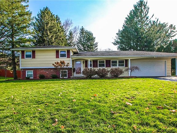 2nd image of 20 Red Barn Cir