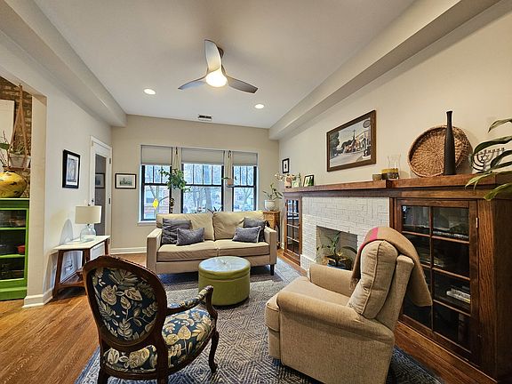 4th image of 1844 W Berteau Ave APT 1