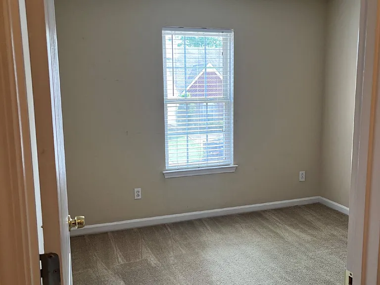 1513 Middleborough Ct — Photo 12