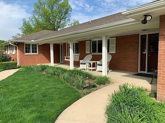 4th image of 3005 Twin Oaks Dr