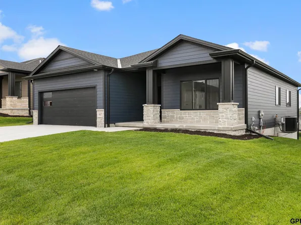 447 105th St, Lincoln, NE 68527