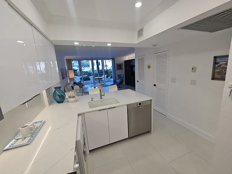 2501 S Ocean Dr #17 — Photo 9