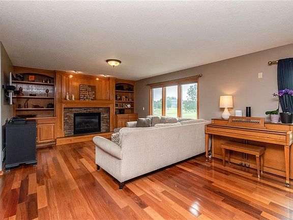 4th image of 416 Oakwood Ct