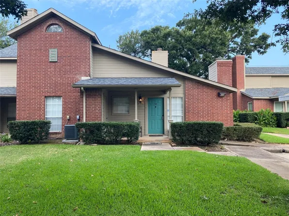 1442 Meadowood Village Dr, Fort Worth, TX 76120